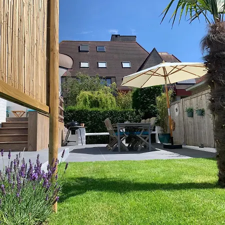 Holiday home Huisjetuintjezeetje Nieuwpoort