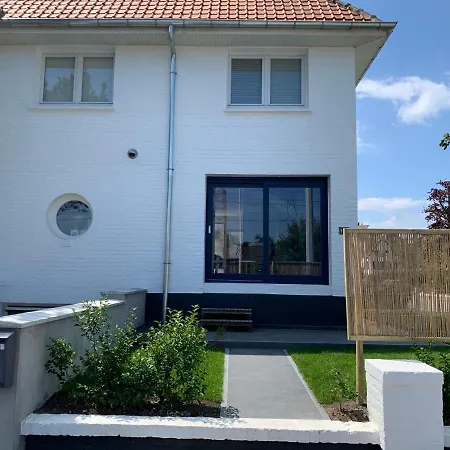 Huisjetuintjezeetje Holiday home *