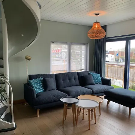 Holiday home Huisjetuintjezeetje Nieuwpoort